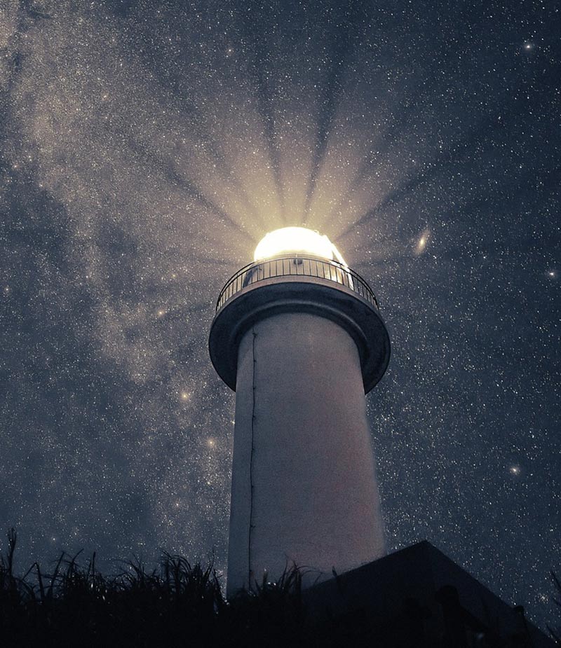 phare lighthouse at night